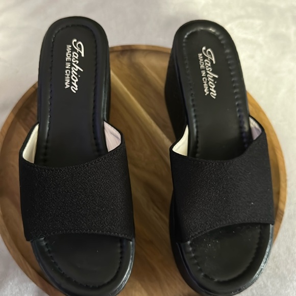 Fashion Shoes - Women’s wedge sandals